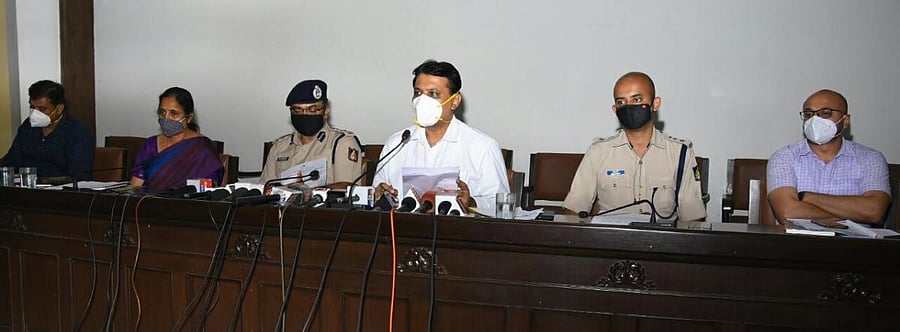 Heavy showers, which started early on Friday, forced the temporary suspension of the pilgrimage, they added.Heavy showers, which started early on Friday, forced the temporary suspension of the pilgrimage, they added.