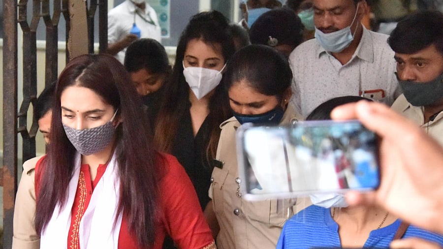 police officers, investigating the Bengaluru drug scam. Credits: DH Photo