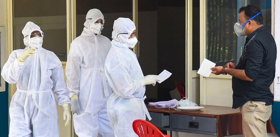 Kerala has had a massive spike in daily cases since the past few days. While 6,477 cases were detected on Friday, it was 6,324 on Thursday and 5,376 on Wednesday. Credit: PTI Photo