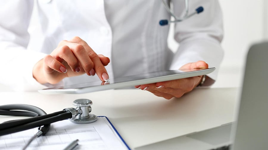 An estimated 4,92,101 patients are in home isolation across the state as on September 23. Representative image: Credit: iStock.