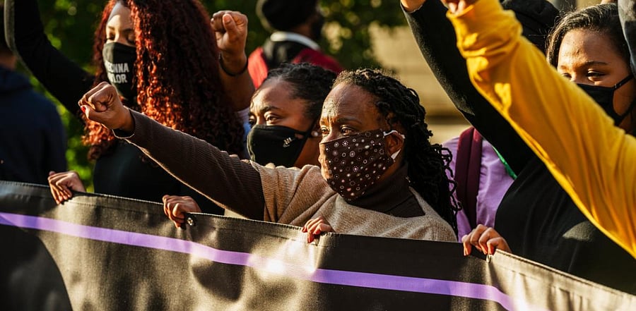 he data showed the labor force participation rate for women age 20 and older fell to 56.8 percent in September compared with 69.9 percent for men. Credit: AFP Photo