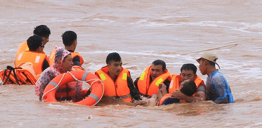 Military personnel rescue sailors of a ship at Cua Viet Port in Quang Tri province, Vietnam. Credit: Reuters Photo