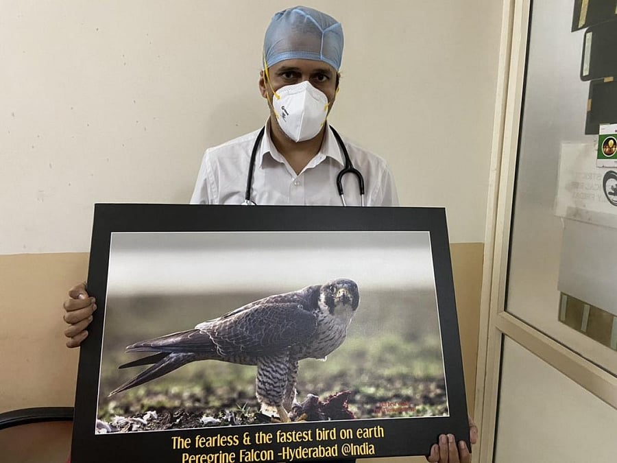 Dr Padmanabha Kamath with the photo sent by a retired army colonel. Credit: DH Photo