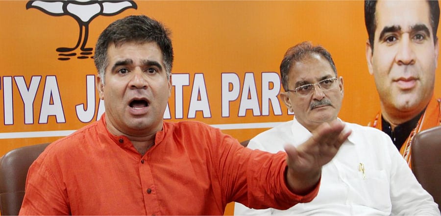  BJP state president Ravinder Raina (L). Credit: PTI