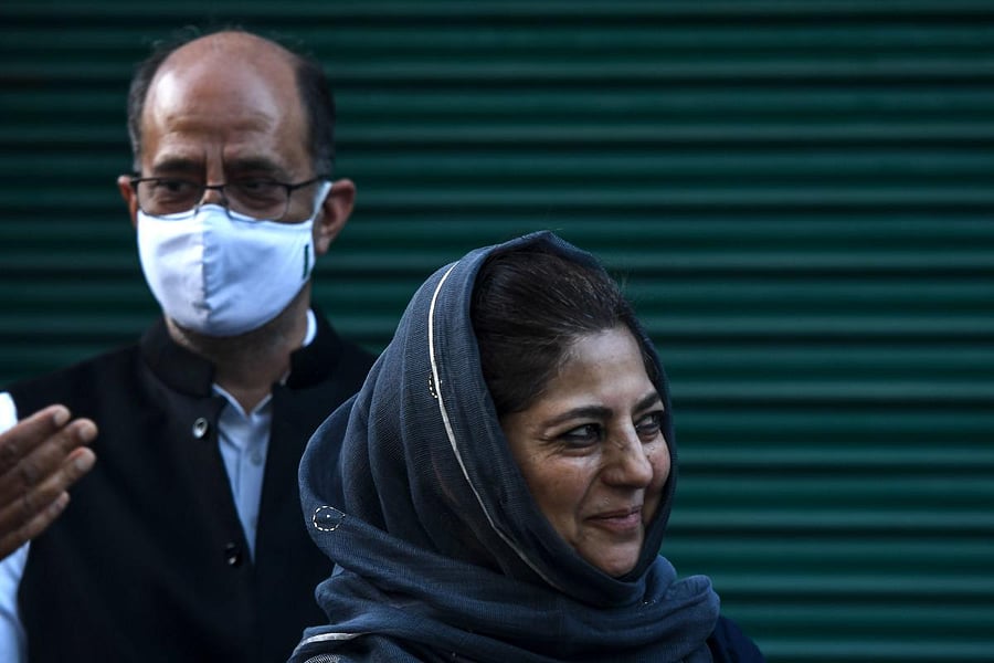 Former Jammu and Kashmir chief minister Mehbooba Mufti (R) poses after a meeting with political leaders in Srinagar on October 15, 2020. (Photo by TAUSEEF MUSTAFA / AFP)