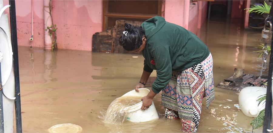 The Army and the disaster response force personnel are engaged in evacuating people from the flood-hit areas. Representative image. Credit: DH