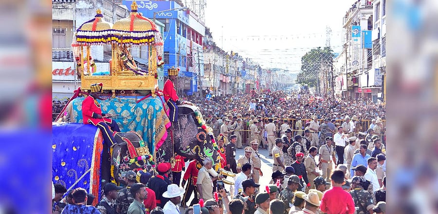 The police intensified the security around Mysuru Palace, where the Jamboo Savari will be held. Credit: DH File Photo