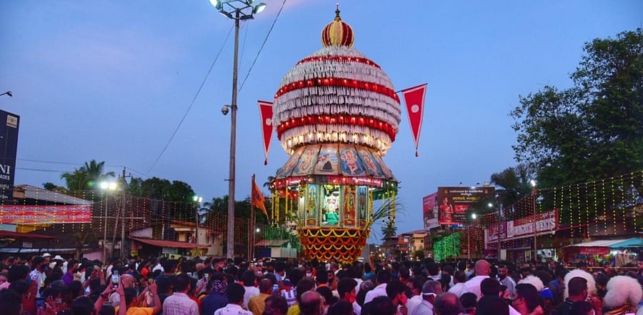 Devotees took part in large number at rathotsava of Mangaladevi Temple in Mangaluru on Monday. Credit: DH photo