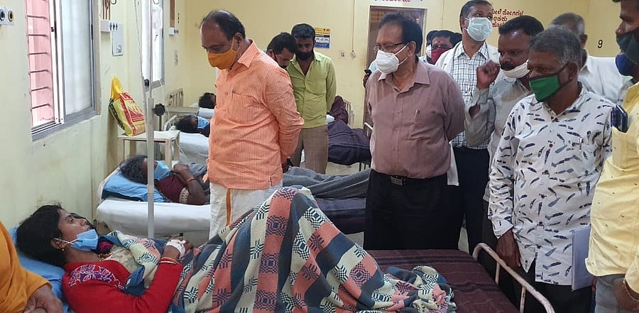 MLA K Annadani inquires about the health of the food poisoning patients admitted at the taluk hospital, in Malavalli, on Thursday. Credit: DH Photo