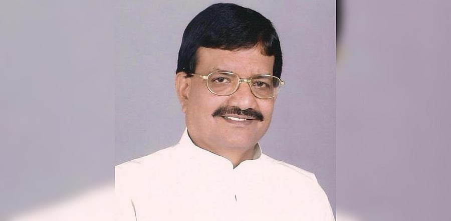 Bihar Pradesh Congress Committee president Madan Mohan Jha submitted the memorandum to the Governor at the Raj Bhavan here demanding dismissal of the Nitish Kumar government.