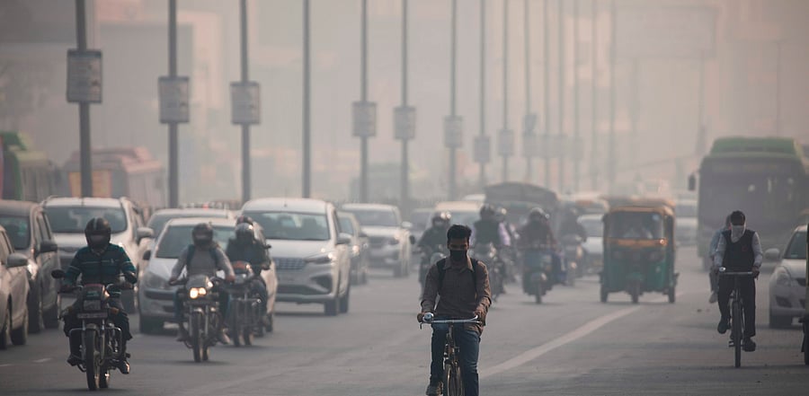 Commuters make their way along a busy road under heavy smog conditions in New Delhi. Credit: AFP