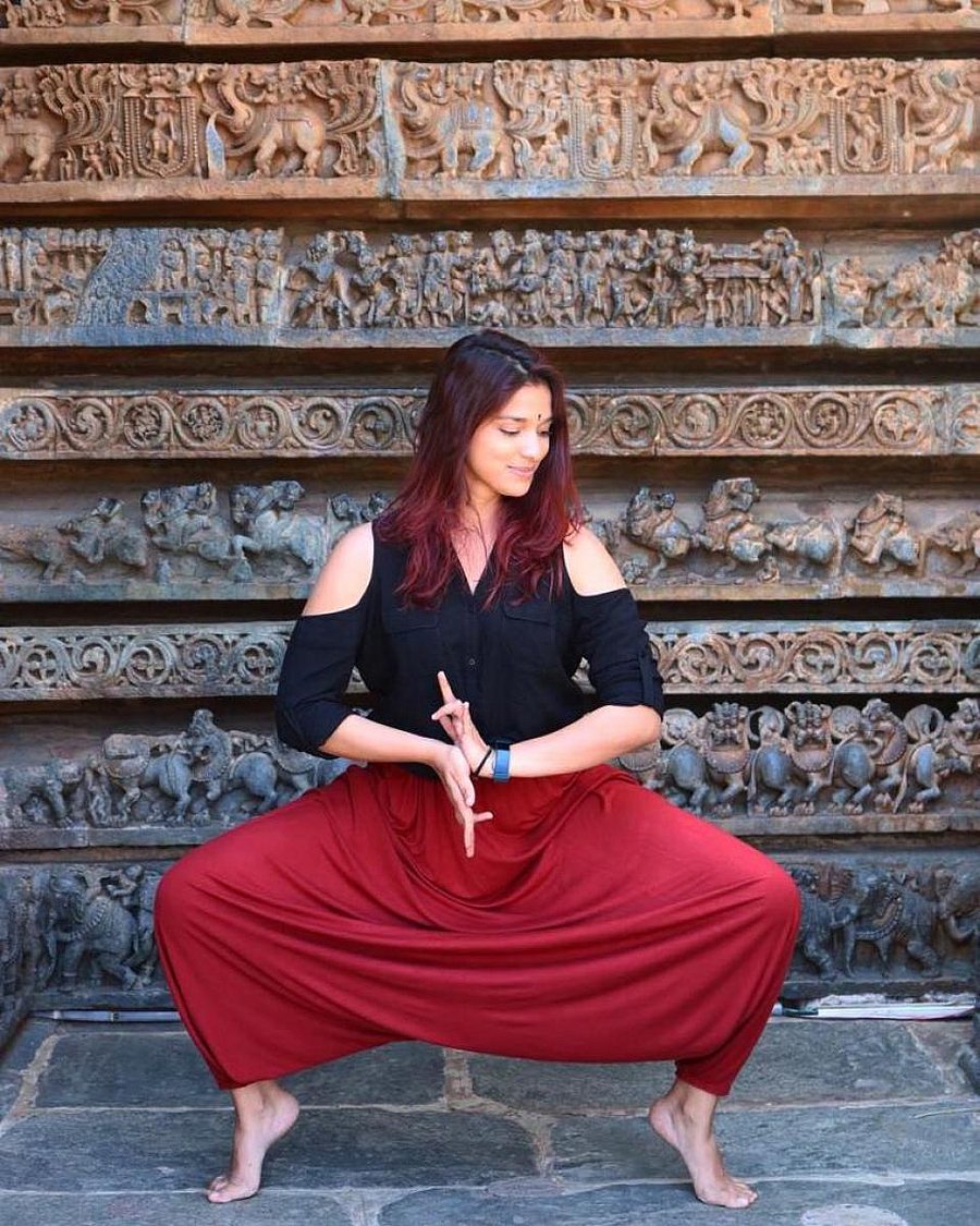 Yoga guru Samiksha Shetty demonstrates Utakatakonasana