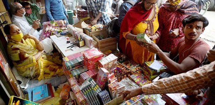 It has further said that in cities/towns where air quality is ‘moderate’ or below, only green crackers would be sold and the timings for use and bursting of crackers be restricted to two hours. Credit: PTI Photo