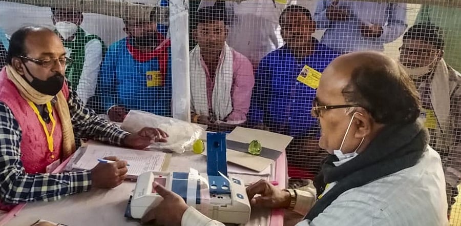 Counting of votes in Begusarai. Credit: PTI Photo