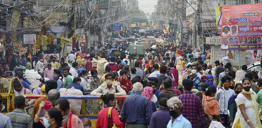  A view of crowd at Sadar Bazar due to Diwali shopping, amid Covid-19 pandemic in New Delhi. Credit: PTI Photo