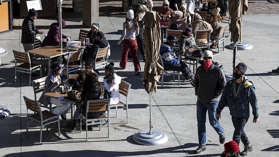 Ski areas are responding to the coronavirus pandemic by limiting the number of guests on the mountain through reservation systems. Credits: AFP Photo