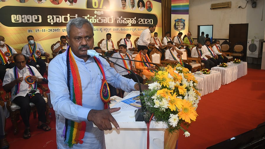 ooperation Minister S T Somashekar speaks during 67th All India Cooperative Week organised by the SCDCC Bank. Credits: DH Photo