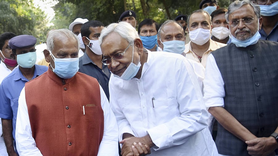 Bihar Chief Minister and Janata Dal (United) President Nitish Kumar speaks with Hindustani Awam Morcha (HAM) leader Jitan Ram Manjhi as Deputy CM Sushil Kumar Modi looks on. Credits: PTI Photo