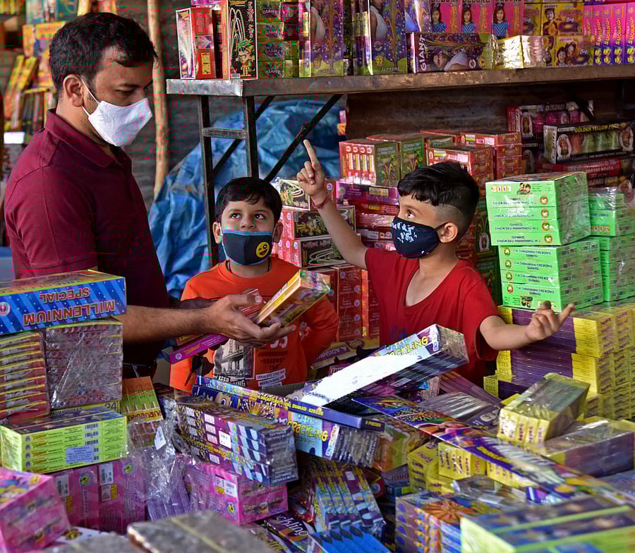 A family shops for firecrackers at Rama Mandira grounds in Rajajinagar, Bengaluru, on Saturday. DH PHOTO/M S MANJUNATH