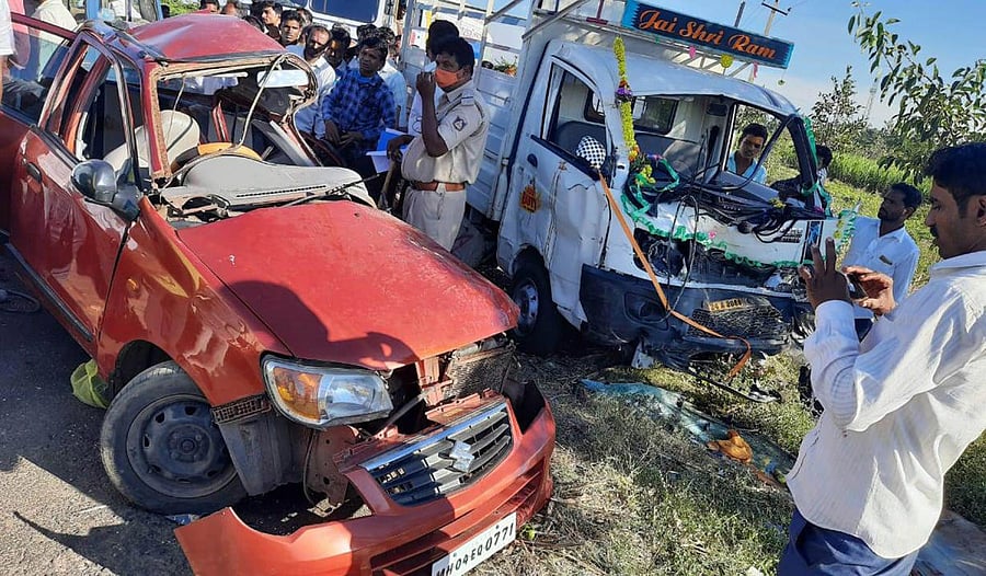 Mangled remains of a car and a pickup vehicle that were involved in a head-on collision near Mamadapur Cross in Gokak taluk on Sunday evening. DH PHOTO