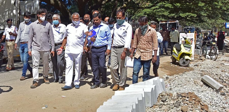 Urban Development Minister Byrathi Basavaraj inspected some of the ongoing roadworks on Friday. Credit: DH photo/Irshad Mahammad.
