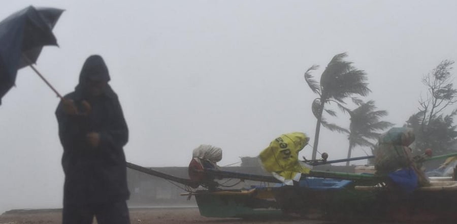 Strong winds ahead of the landfall of Cyclone Nivar, in Kovalam, Wednesday, Nov. 25, 2020. Credit: PTI Photo