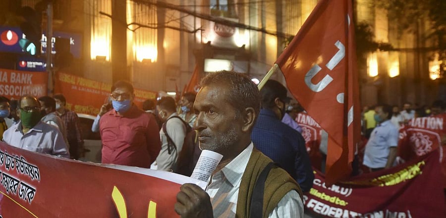 Members of various bank employee unions participate in a rally to support 'Bharat Bandh' on Nov. 26, in Kolkata, Wednesday, Nov 25, 2020. Credit: PTI Photo