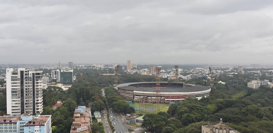 Clouds cover over on Shivajinagar in Bengaluru on Thursday. Credit: DH Photo/Janardhan B K.