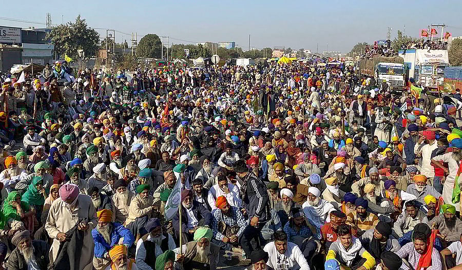 Farmers gathered at the Singhu border as part of their "Delhi Chalo" protest against Centre's new farm laws, in New Delhi, Saturday, Nov 28, 2020. Credit: PTI Photo