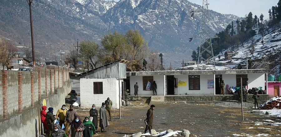 A scene of a polling booth during the first phase of the District Development Council (DDC) elections at Gund in Ganderbal district of central Kashmir, Saturday. Credit: PTI Photo