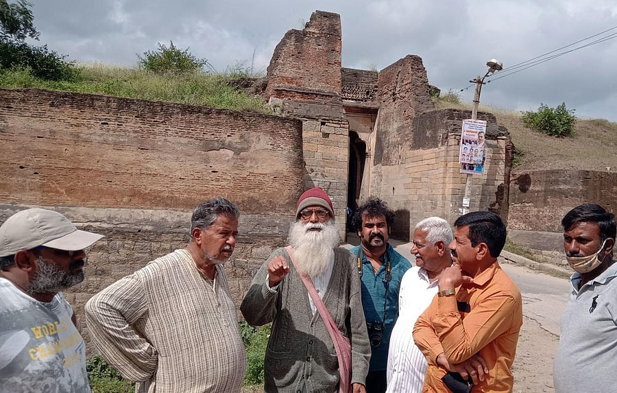 Historian P V Nanjaraj Urs, writers K Y Srinivas, Kunitbetta Chandrashekaraiah, theatre person Dhanyakumar in Srirangapatna, Mandya district, on Sunday.