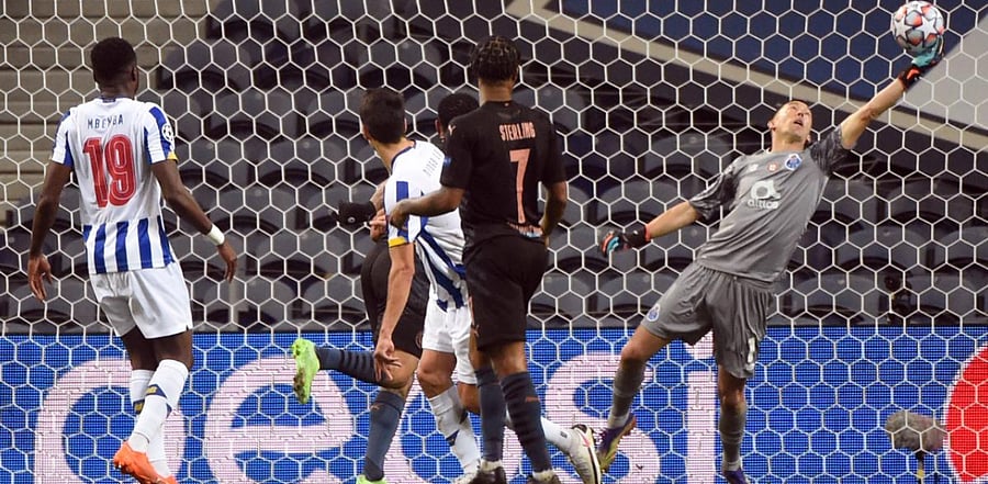 FC Porto's Argentine goalkeeper Agustin Marchesin (R) stops the ball during the UEFA Champions League group C football match between FC Porto and Manchester City