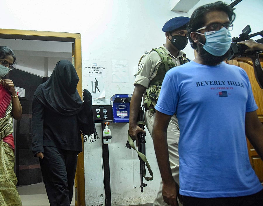 Swapna Suresh (L) and Sarith (R), accused in gold smuggling case, being taken to ACJM special court in Kochi. Credit: PTI Photo