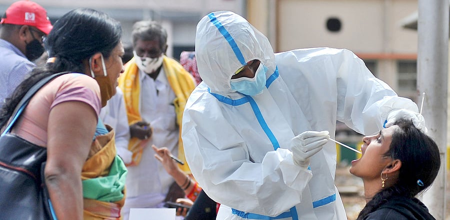 BBMP medical staff collect Covid-19 test samples from people KSRTC Bus Stand in Bengaluru. Credit: DH Photo