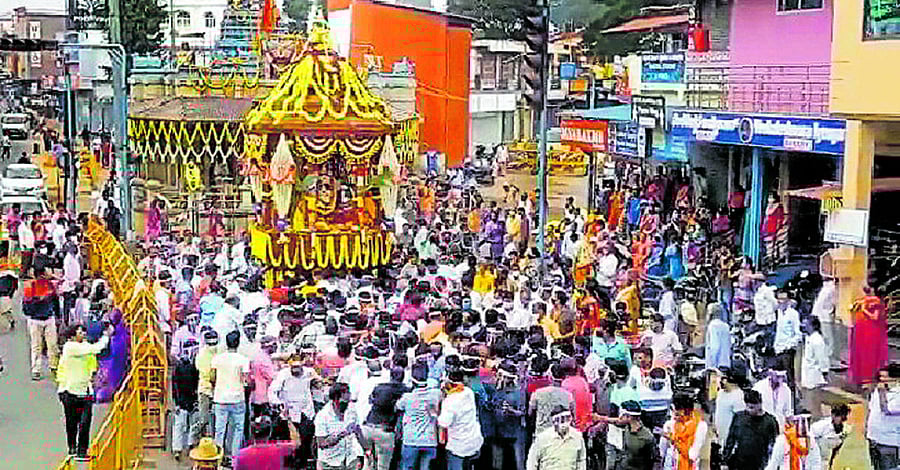 ‘Brahmarathotsava’ of Ganapathi Temple was held in Kushalnagar on Friday. Credit: DH