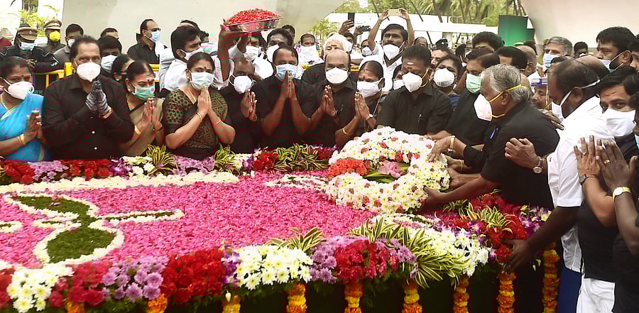 Tamil Nadu Chief Minister K Palaniswami, Deputy CM O Panneerselvam and AIADMK senior leaders pay tribute to former chief minister Jayalalithaa on her fourth death anniversary, near Marina Beach in Chennai. Credit: PTI