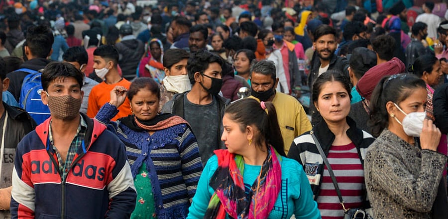 Crowd of people at a market amid coronavirus pandemic, in Jalandhar, Sunday, Dec. 6, 2020. Credit: PTI Photo