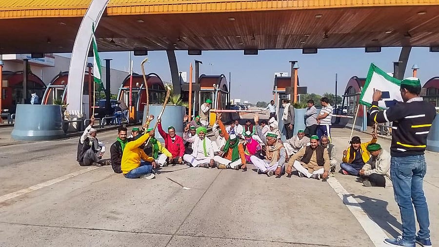 Farmers block Yamuna Expressway during their 'Delhi Chalo' protest march against the new farm laws, in Mathura. Credit: PTI Photo. 