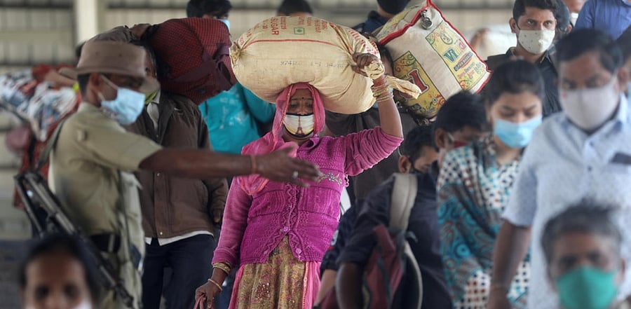 A policeman directs crowd at a railway station amidst the spread of the coronavirus disease in Mumbai. Credit: Reuters Photo