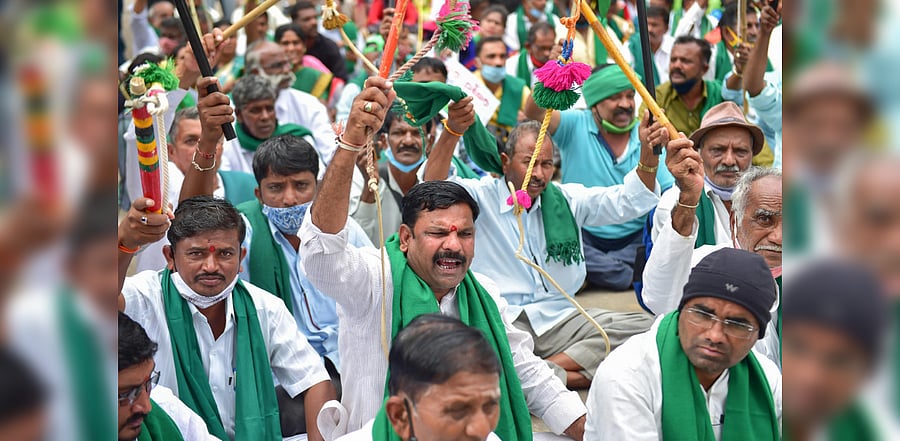 Karnataka farmers participate in a protest rally to press for repeal of the Centre's agri-laws, in Bengaluru, Wednesday, Dec. 9, 2020. Credit: PTI Photo