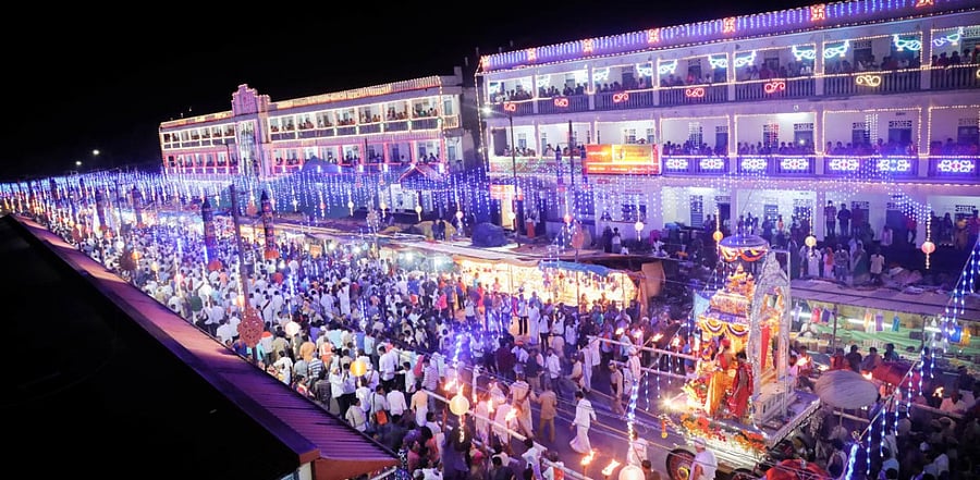 On account of 'Lakshadeepotsava', many ''Padayatras' have been organised where hundreds of devotees, in groups, arrive at Dharmashtala on foot. Credit: DH File Photo