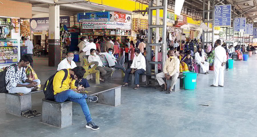 Many passengers waiting at the KSRTC bus stand in Chitradurga on Friday for a bus. Credit: Prajavani Image