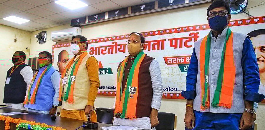 BJP National General Secretary and in-charge of Rajasthan, Arun Singh with Rajasthan BJP President Satish Poonia. Credit: PTI Photo