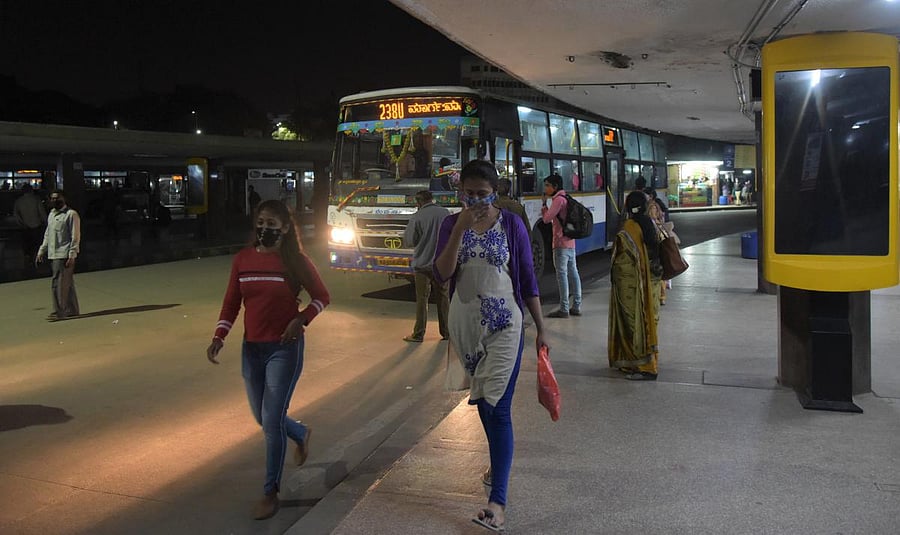 Passengers at the BMTC bus stand in Bengaluru on Monday. Credit: DH Photo/B H Shivakumar