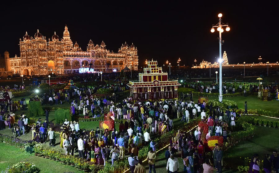 Crowd at Mysuru Palace during the winter festival in 2017. Credit: special arrangement