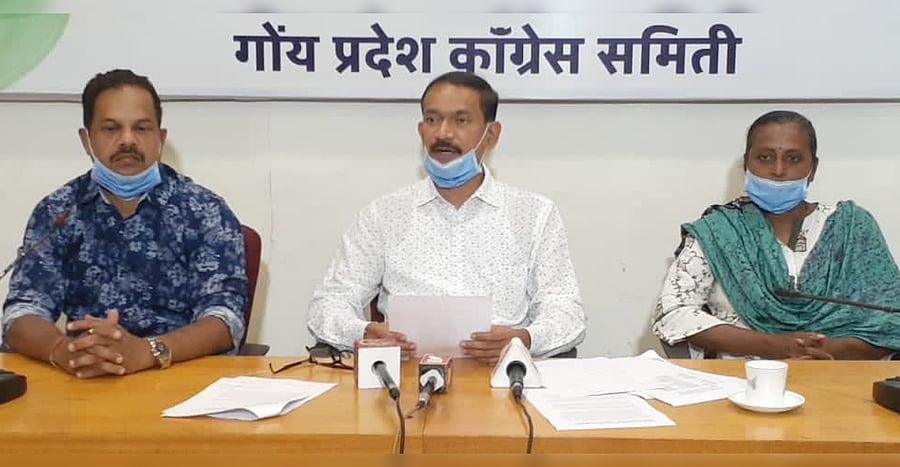 Goa Congress president Girish Chodankar (C). Credit: Twitter/@girishgoa