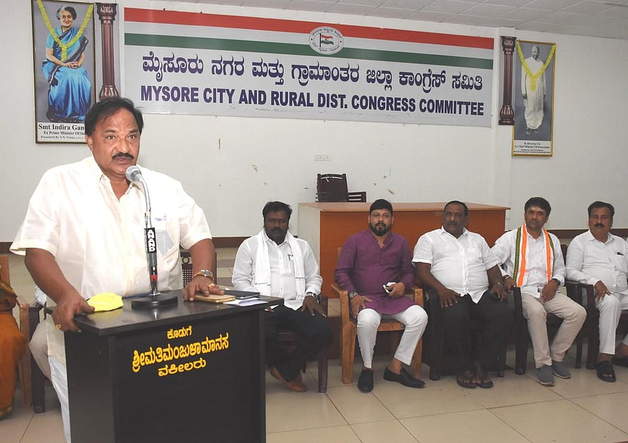 Former president of Zilla Panchayat K Marigowda speaks during a preliminary meeting on ‘Grama Janadhikar Samavesha’ of Congress members of Chamundeshwari Assembly constituency in Mysuru, recently. District (rural) Congress president B J Vijaykumar is seen. Credit: DH PHOTO