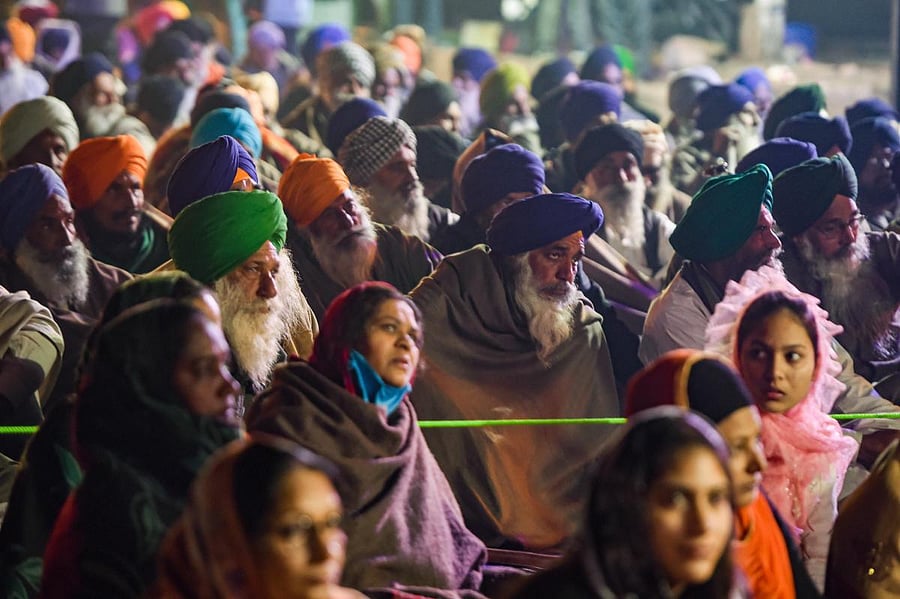 New Delhi: Farmers during their ongoing agitation against the new farm laws, at Singhu border, in New Delhi, Tuesday, Dec. 22, 2020. (PTI Photo/Shahbaz Khan)(PTI22-12-2020_000192A)