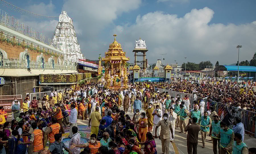The procession of Sri Malayappa Swamy flanked by Sridevi and Bhudevi on golden chariot has enthralled the devotees. Photo: Special arrangement