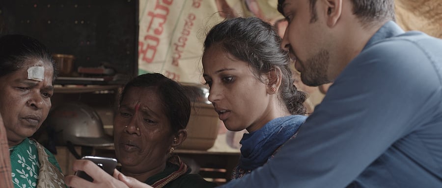 Most characters in 'Pinki Elli?' were portrayed by first-time actors.